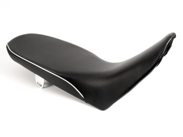 World Sport Seat on the Suzuki DR650 - Low Version - Silver Welt.
